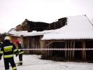  Zawalenie  się budynku gospodarczego w Humniskach foto: st.kpt. Bogdan Biedka